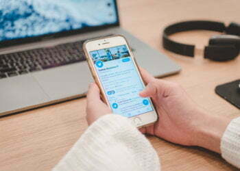 Twitter enables account sharing in its cellular app