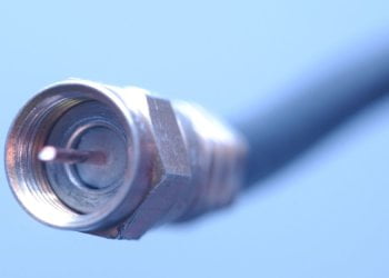 Explaining the difference between DSL and cable internet connections