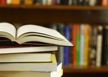 Traditional Textbooks Vs. Digital