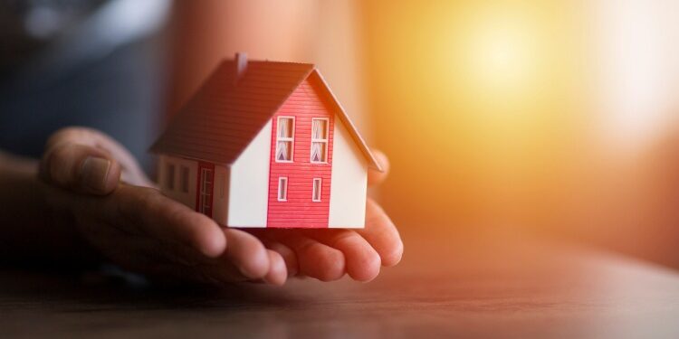 Should You Increase Your EMIs or Tenure to Save Interest Spends on Housing Loans?