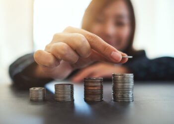 Why opening a savings account is important for college students