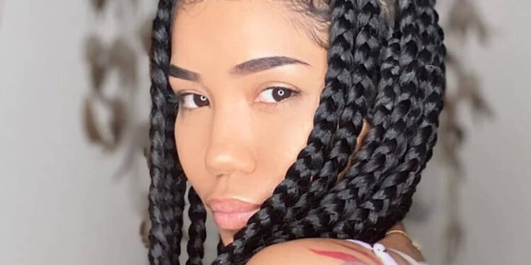 Effortlessly Chic: Achieving a Flawless Look with Knotless Braids